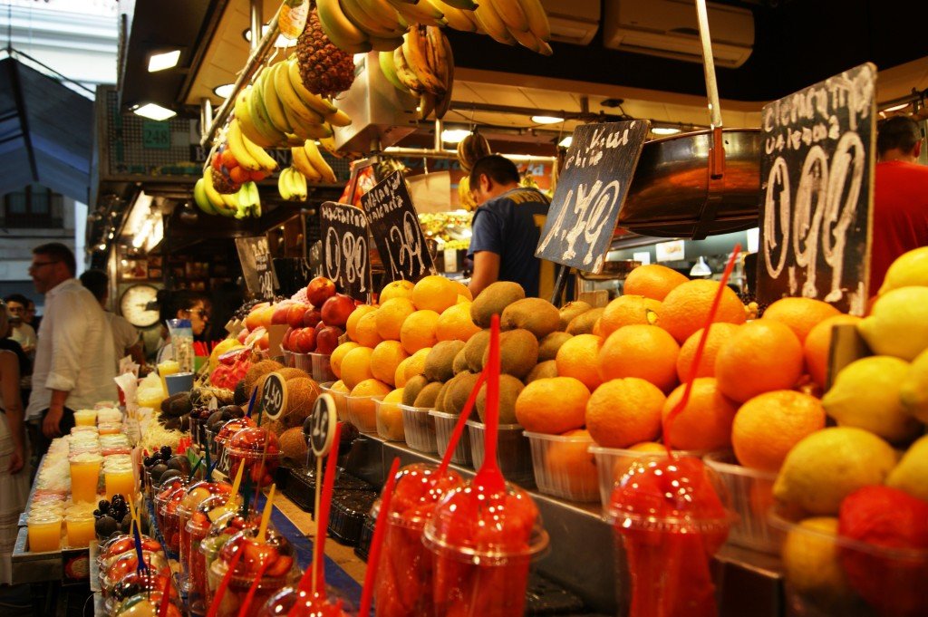 Tem frutas já cortadinhas, prontas pra comer. Crédito de imagem Surian Dupont