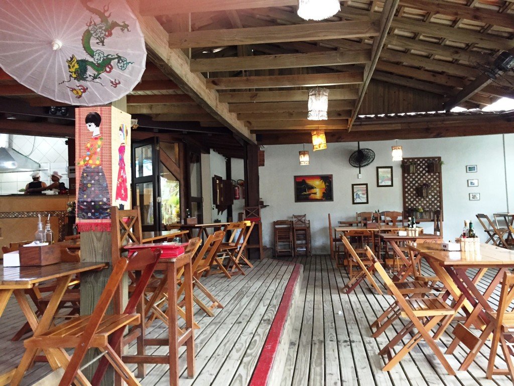 O despojado e agradável ambiente do restaurante "Grelhado das Gurias".